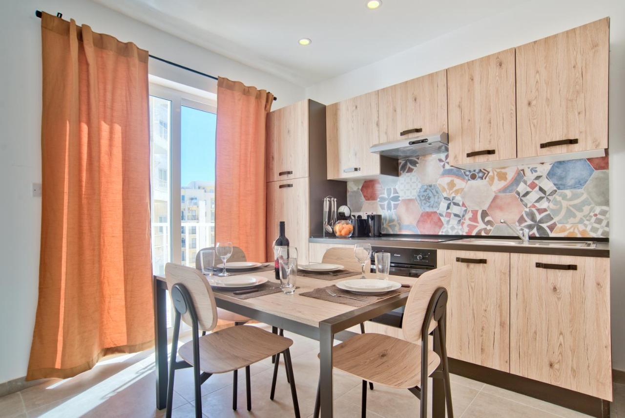 Sliema 2-Bedroom Central Apartments And Penthouse With Jacuzzi Kültér fotó