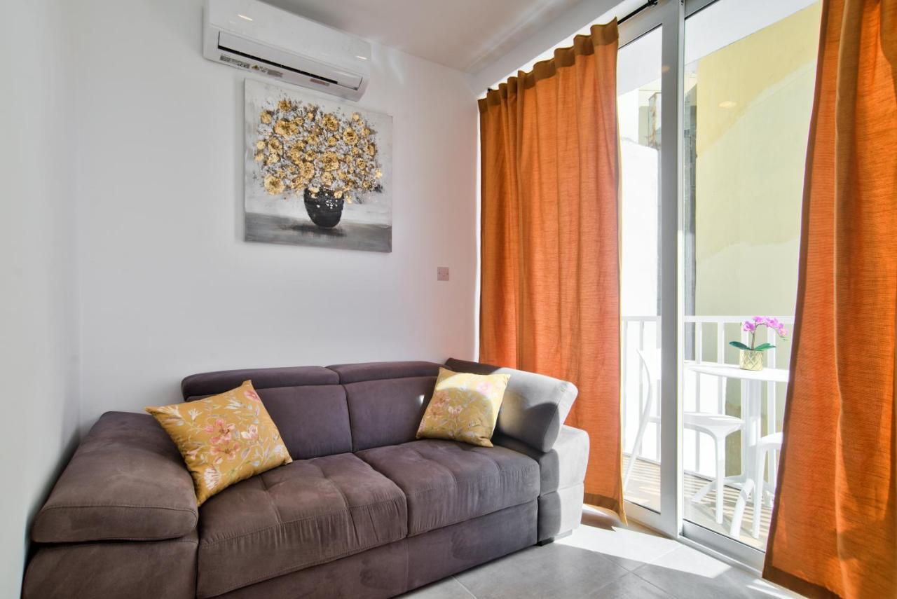 Sliema 2-Bedroom Central Apartments And Penthouse With Jacuzzi Kültér fotó