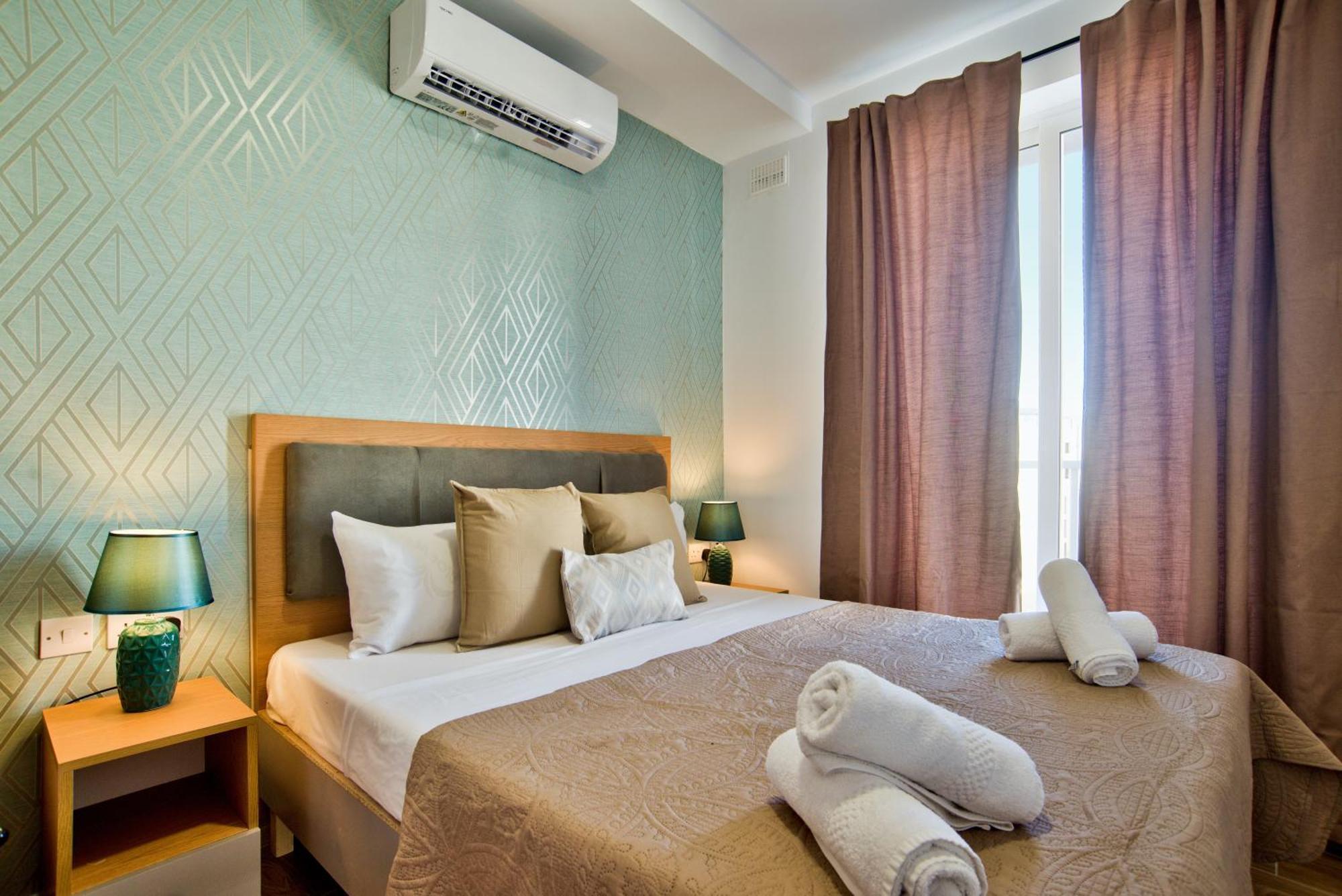 Sliema 2-Bedroom Central Apartments And Penthouse With Jacuzzi Kültér fotó