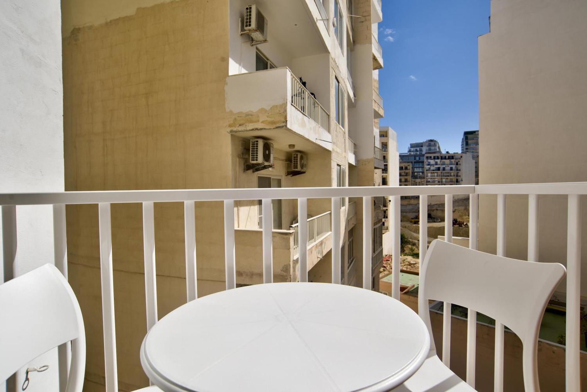 Sliema 2-Bedroom Central Apartments And Penthouse With Jacuzzi Kültér fotó